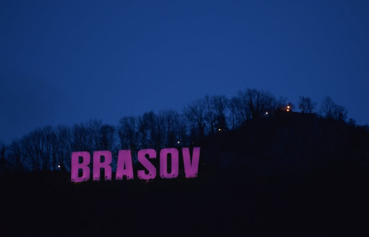 Braşovul îşi schimbă iar culoarea / Ce reprezintă movul 3 Braşov | MyTex.ro