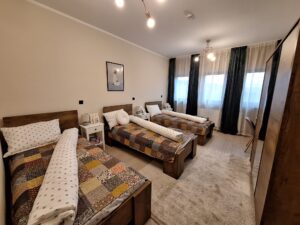 Au fost finalizate lucrările la o nouă casă de tip familial, în județul Brașov (galerie foto) 2 casă de tip familial | MyTex.ro