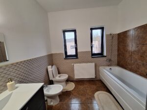 Au fost finalizate lucrările la o nouă casă de tip familial, în județul Brașov (galerie foto) 6 casă de tip familial | MyTex.ro