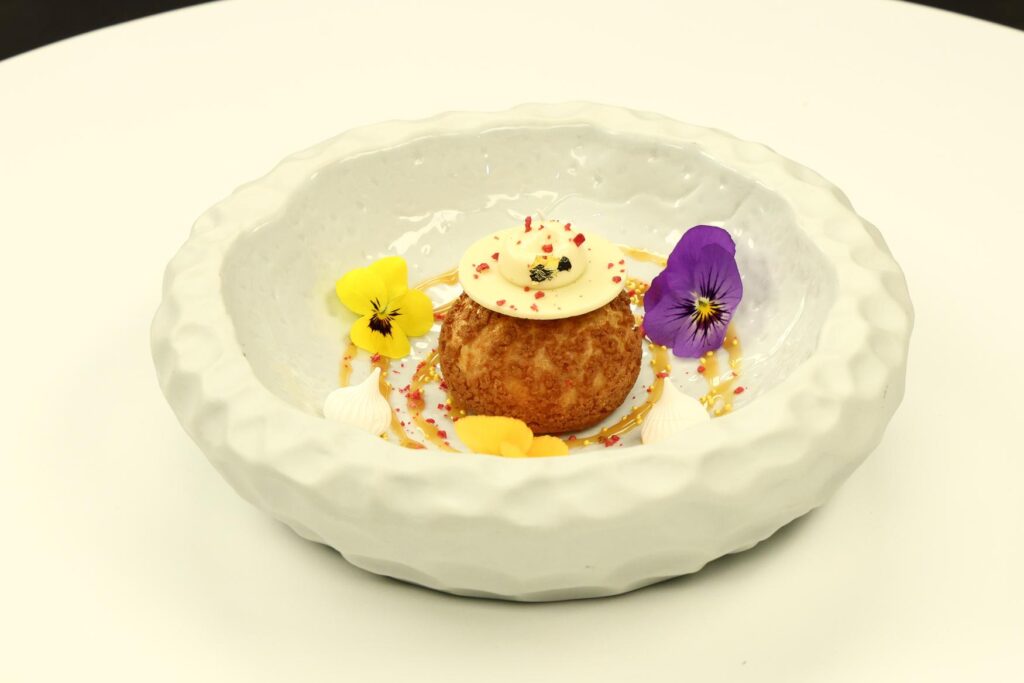 Chefi la cuţite. Un cuţit de aur, oferit în prima ediţie 3 Chefi la cuţite | MyTex.ro