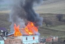 Casă din județul Brașov, cuprinsă de flăcări! Un pompier aflat în timpul liber, printre primii care au intervenit 5 accident | MyTex.ro