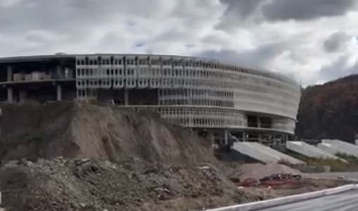 Stadiul la zi al lucrărilor de la construcţia Sălii Polivalente Braşov 5 Sălii Polivalente | MyTex.ro