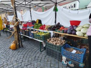 Weekend cu târguri de toamnă în două zone din Brașov / Lipsa locurilor de parcare, o problemă în Piața Unirii 17 târguri de toamnă | MyTex.ro