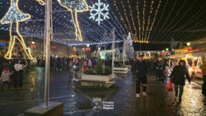 Foto. Râșnovul a aprins oficial luminile de sărbătoare mai devreme decât era stabilit 14 Râșnovul | MyTex.ro