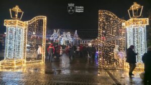 Foto. Râșnovul a aprins oficial luminile de sărbătoare mai devreme decât era stabilit 13 Râșnovul | MyTex.ro
