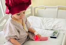 Polițistul brașovean Dani Cek, alături de o fetiță de 3 ani în lupta cu cancerul: familia mai are nevoie de 180.000 de euro din suma uriașă de peste 650.000... 3 | MyTex.ro