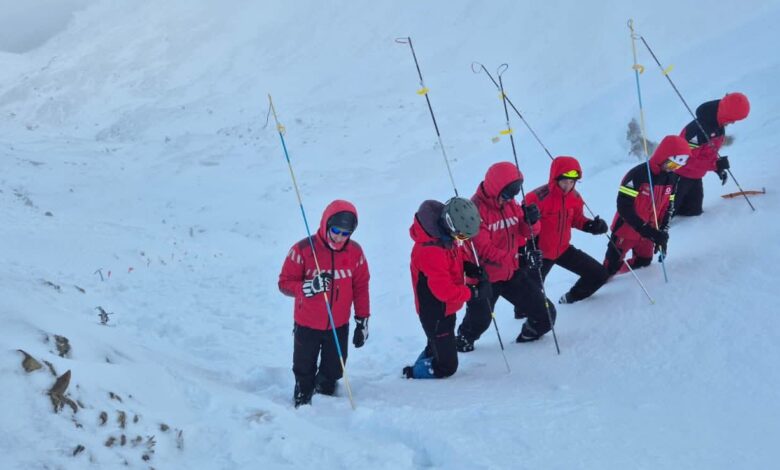 Căutările tânărului dispărut în Bucegi au fost suspendate după o nouă zi fără rezultate / Risc major de avalanșă! „Salvamont Brașov nu abandonează niciodată o operațiune” 21 Bucegi | MyTex.ro