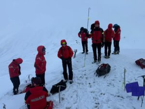 Căutările tânărului dispărut în Bucegi au fost suspendate după o nouă zi fără rezultate / Risc major de avalanșă! „Salvamont Brașov nu abandonează niciodată o operațiune” 24 Bucegi | MyTex.ro