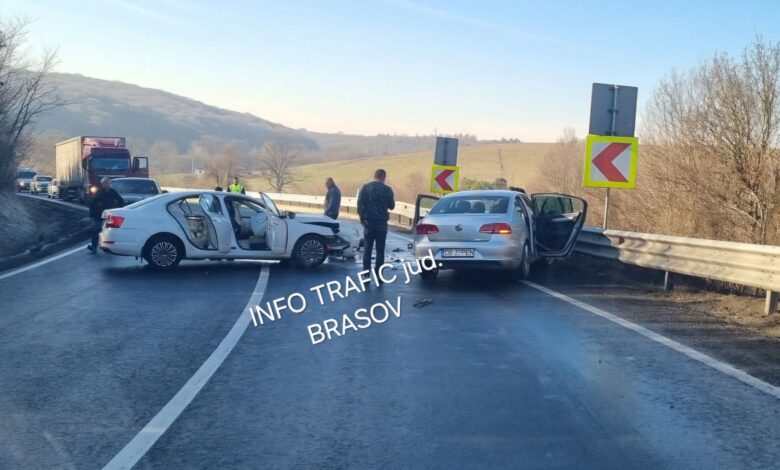 Ultima oră. Accident cu 3 victime, pe DN 1, în zona localității Codlea, din județul Brașov! 3 accident | MyTex.ro