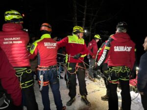 Foto. Salvamontiști brașoveni, intervenție de peste 7 ore la un accident rutier soldat cu doi morți, azi-noapte! 18 Accident | MyTex.ro