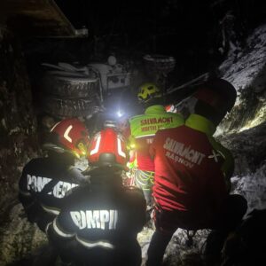 Foto. Salvamontiști brașoveni, intervenție de peste 7 ore la un accident rutier soldat cu doi morți, azi-noapte! 15 Accident | MyTex.ro