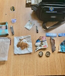 Traficant de droguri prins în flagrant într-un liceu din Târgoviște 7 Traficant | MyTex.ro