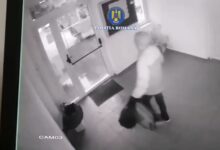 Brașov - Studenți prădați de hoț, în timp ce se aflau la un curs (video) 8 Persoane | MyTex.ro