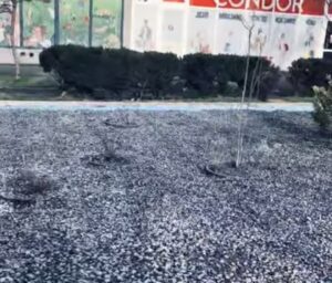 Video. Brașovul are prima fântână arteziană „înmormântată” în pietriș. Oamenii se plâng că este bătaie de joc 13 brașovul | MyTex.ro