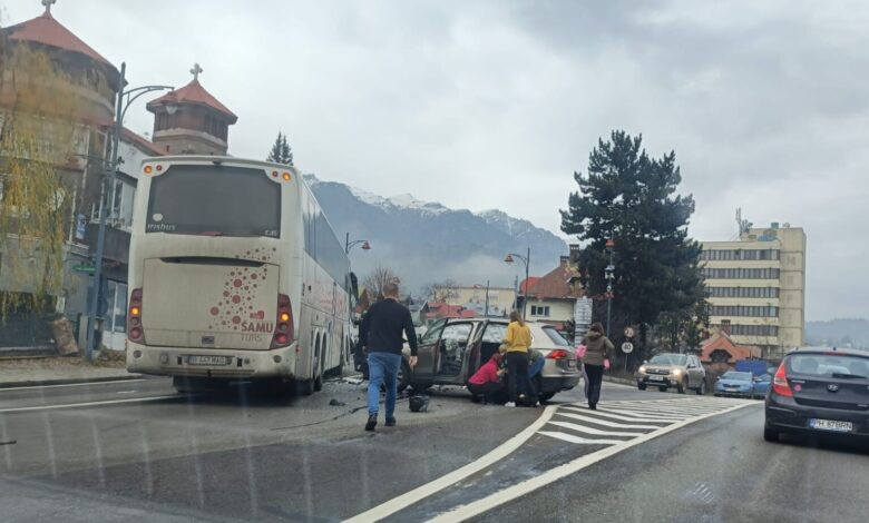 Autocar cu turiști străini, accident pe DN 1, la Sinaia! 3 Accident | MyTex.ro