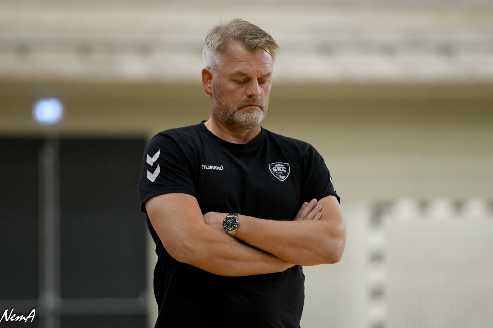 EXCLUSIV MyTEX. Corona Braşov are antrenor. Vin şi 3 jucătoare de la Bistriţa 7 EXCLUSIV MyTEX | MyTex.ro