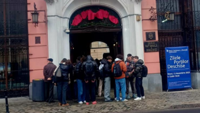 Peste 800 de vizitatori la Ziua Porților Deschise, eveniment organizat de BNR, Agenția Brașov 5 „Divele” la Centrul Multicultural al Universității | MyTex.ro