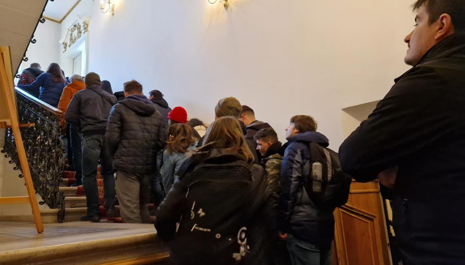 Peste 800 de vizitatori la Ziua Porților Deschise, eveniment organizat de BNR, Agenția Brașov 7 | MyTex.ro