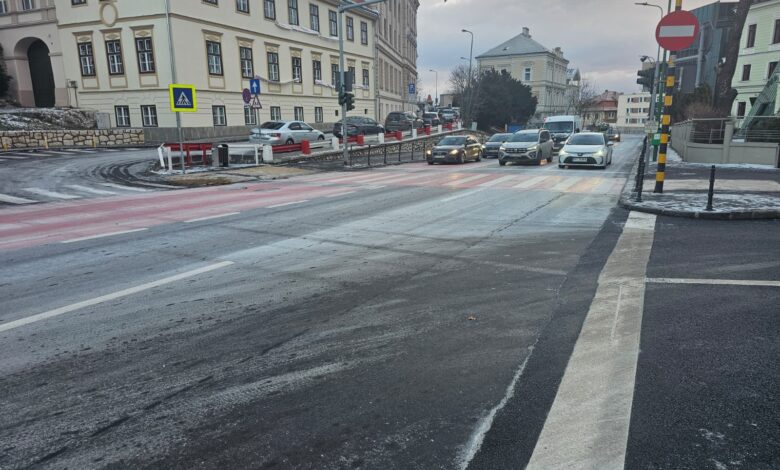 Braşov. 44 de utilaje pentru deszăpezire în acţiune / S-au folosit 180 de tone de material antiderapant 3 Braşov | MyTex.ro