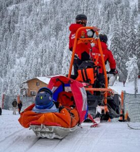 Accidente pe pârtiile din zona stațiunii Poiana Brașov: 16 intervenții ale Salvamont, cinci persoane transportate la spital 14 Brașov | MyTex.ro