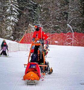 Accidente pe pârtiile din zona stațiunii Poiana Brașov: 16 intervenții ale Salvamont, cinci persoane transportate la spital 15 Brașov | MyTex.ro