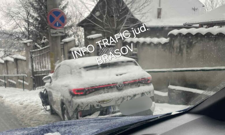 Brașov - Autoturism intrat în stâlp, pe Dobrogeanu Gherea! 3 Stâlp | MyTex.ro