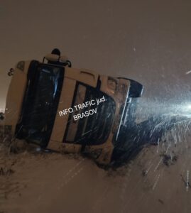 TIR răsturnat la intrare pe Ocolitoarea Brașovului dinspre Ghimbav! 7 TIR | MyTex.ro