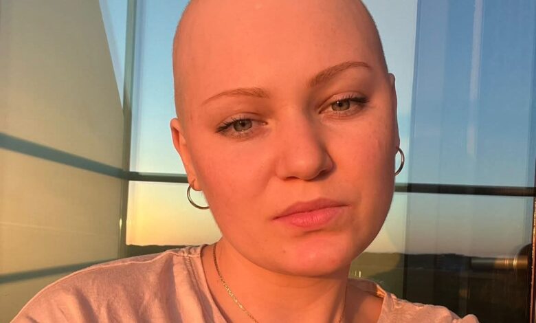 Polițistul brașovean Dani Cek: „Începem cea mai mare luptă din România” – campanie de 2,3 MILIOANE DE DOLARI pentru Andreea, o tânără căreia cancerul i-a „luat" deja un picior și parte dintr-un plămân... 3 Polițistul | MyTex.ro