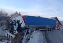 TIR scăpat de sub control, pe DN 1 Sibiu - Brașov! Trafic îngreunat 5 adolescent | MyTex.ro