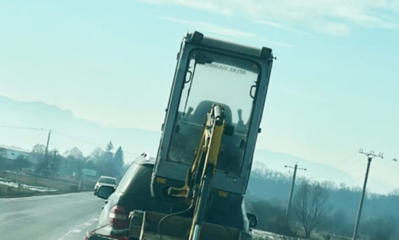 Utilaj furat din Germania, depistat pe DN 11 de polițiștii din Brașov 3 Utilaj | MyTex.ro