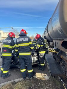 Ultima oră. Autoturism lovit de tren, în municipiul Brașov! 20 Autoturism | MyTex.ro