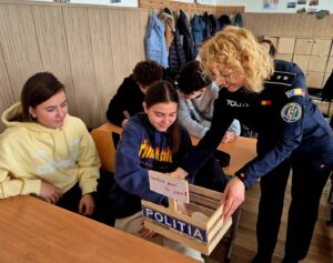Ziua Internațională pentru Nonviolență în Școală, marcată de polițiștii brașoveni alături de elevi 18 Ziua | MyTex.ro
