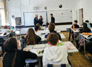 Ziua Internațională pentru Nonviolență în Școală, marcată de polițiștii brașoveni alături de elevi 21 Ziua | MyTex.ro