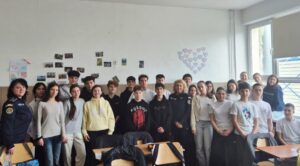 Ziua Internațională pentru Nonviolență în Școală, marcată de polițiștii brașoveni alături de elevi 22 Ziua | MyTex.ro