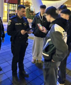 Acțiuni ample ale Poliției Municipiului Brașov pentru siguranța publică, în zonele comerciale și de agrement 20 Brașov | MyTex.ro