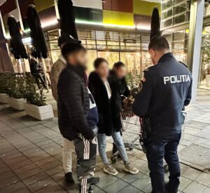 Acțiuni ample ale Poliției Municipiului Brașov pentru siguranța publică, în zonele comerciale și de agrement 18 Brașov | MyTex.ro