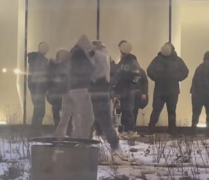 Update. Adolescent bătut de alți tineri, la AFI Brașov / Agresiunea, filmată, ar fi continuat la un alt centru comercial / Poliția a deschis dosar penal 30 Adolescent | MyTex.ro