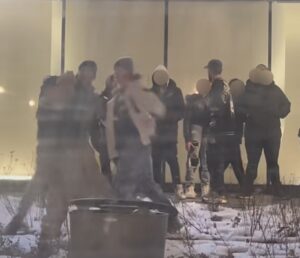 Update. Adolescent bătut de alți tineri, la AFI Brașov / Agresiunea, filmată, ar fi continuat la un alt centru comercial / Poliția a deschis dosar penal 26 Adolescent | MyTex.ro