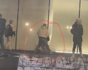 Update. Adolescent bătut de alți tineri, la AFI Brașov / Agresiunea, filmată, ar fi continuat la un alt centru comercial / Poliția a deschis dosar penal 28 Adolescent | MyTex.ro