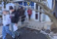 Video. Cei trei tineri care au bătut un băiat, în zona centrelor comerciale, din Brașov au fost reținuți 34 Adolescent | MyTex.ro