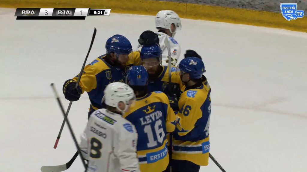 Corona Braşov, la 3 puncte de câştigarea sezonului regulat în Erste Liga 7 Corona Braşov | MyTex.ro