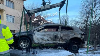 Autoturism distrus de foc în Brașov, zona Aleea Tiberiu Brediceanu 10 | MyTex.ro