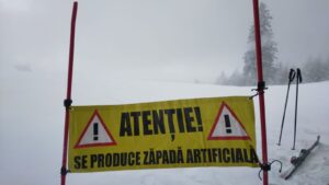 Se produce zăpadă artificială pe mai multe pârtii din Masivul Postăvarul 13 Zăpadă | MyTex.ro