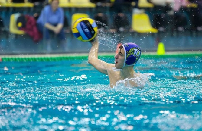 Alertă la Corona Brașov: adolescent de 17 ani, agresat violent în bazin de foști sportivi 3 Corona Braşov | MyTex.ro