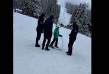 „Pinguinul salvator” a ajutat jandarmii să găsească un copil rătăcit pe pârtie, în ceață, la Poiana Brașov 11 Accident | MyTex.ro