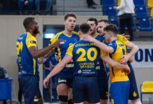 Corona Braşov - Dinamo Bucureşti, meci tare la Sala Sporturilor 5 Corona Braşov