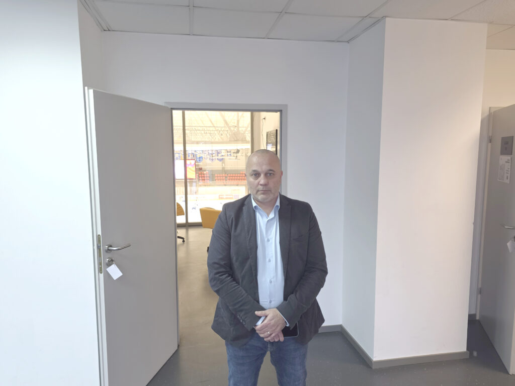 Hocheiul românesc, încotro? Discuţie deschisă cu preşedintele FRHG, Nagy Attila, despre viitorul hocheiului din ţara noastră 12 Hocheiul românesc | MyTex.ro