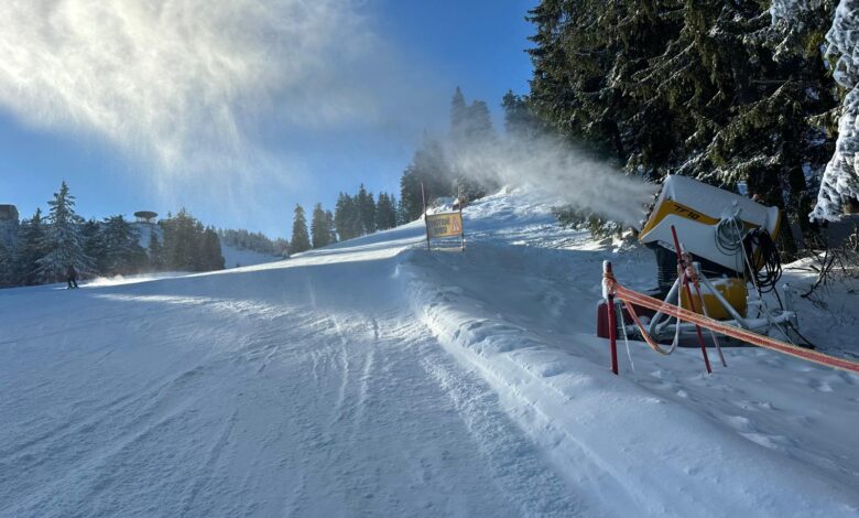 Se produce zăpadă artificială