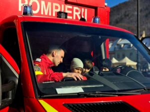 Ziua Protecției Civile, marcată în centrul Brașovului prin expoziție de tehnică și discuții cu oamenii (foto) 22 Brașov | MyTex.ro
