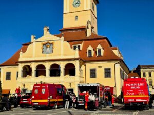 Ziua Protecției Civile, marcată în centrul Brașovului prin expoziție de tehnică și discuții cu oamenii (foto) 28 Brașov | MyTex.ro